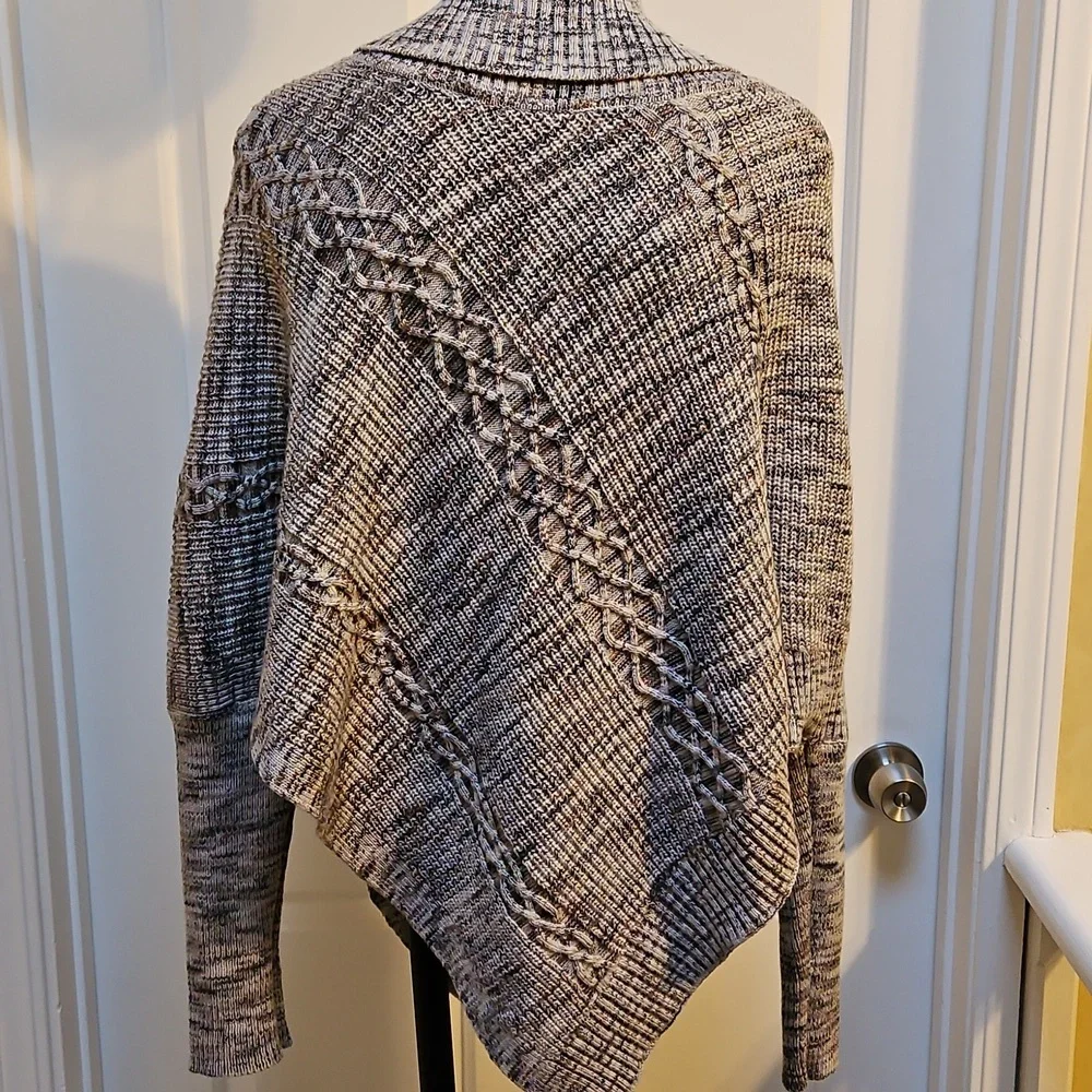 WHITE HOUSE BLACK MARKET Gray Cable Knit Poncho Style Women's Sweater - XL